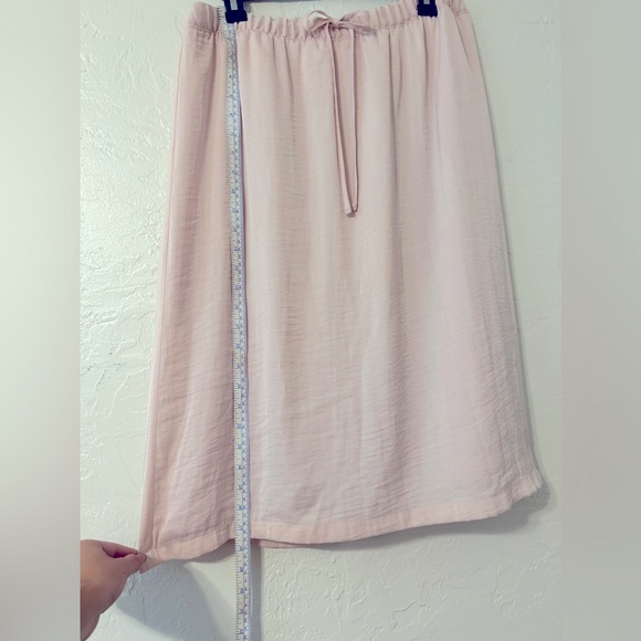 SOLD. Pink Skirt. Slip on, great quality. - Picture 3 of 5